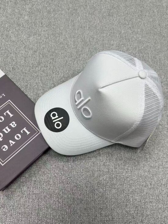 ALO Yoga Accessories - Summer sun hat Alo Yoga☀️District Trucker Hat White NWT Unisex Style